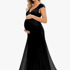 Black Maternity Fitted Gown with Long Chiffon Removable Train